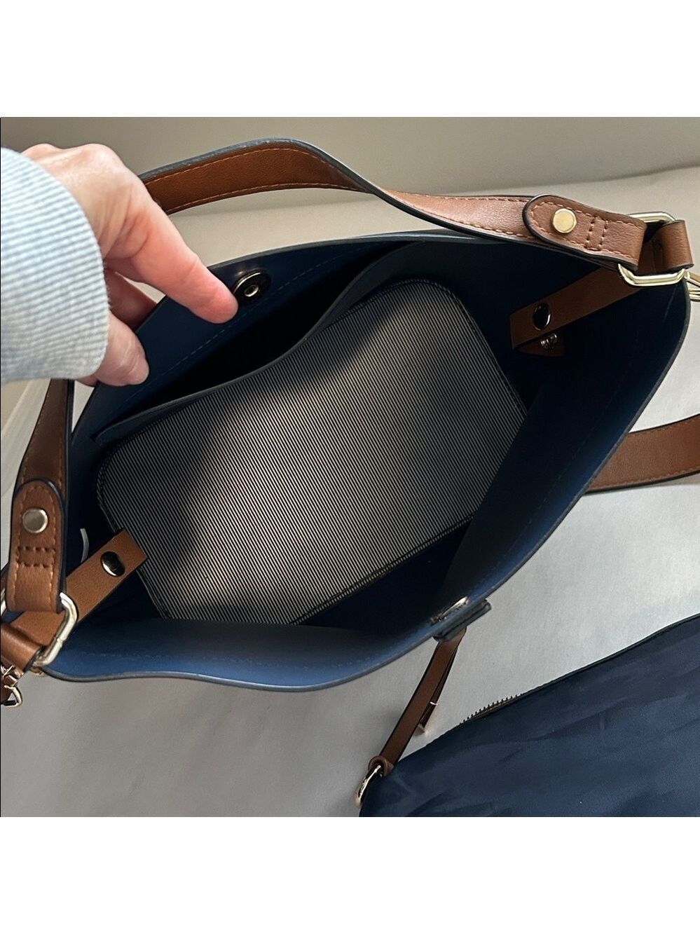 Louenhide Navy Brown Crossbody Bag - Picture 10 of 15